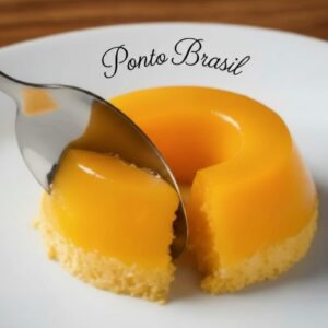 Quindim brasileño tradicional, postre del Nordeste elaborado con yemas, azúcar y coco rallado, listo para disfrutar en Lima