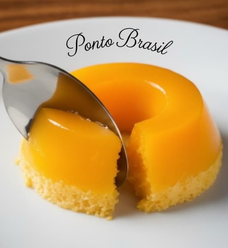 El quindim es un dulce brasileño típico del Noreste y que tiene como ingredientes yema de huevo, azúcar y coco rallado.